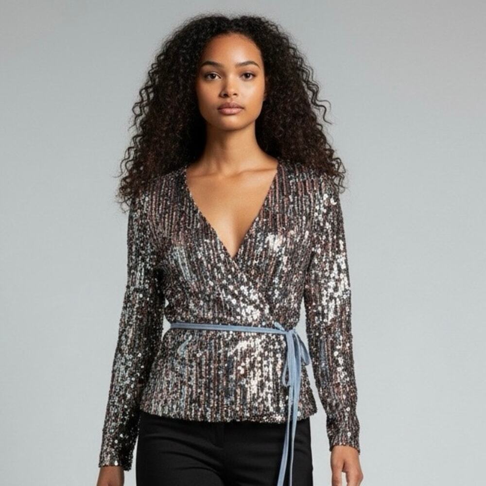 Goldie Wrap Top Full sequins
Size small